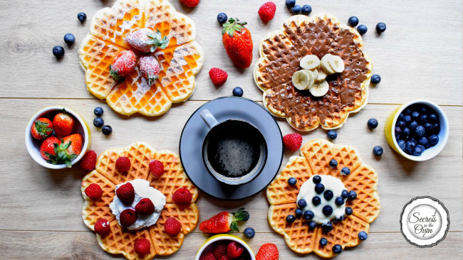 Обои картинки фото еда, блины,  оладьи, ягоды, вафли, клубника, малина, черника