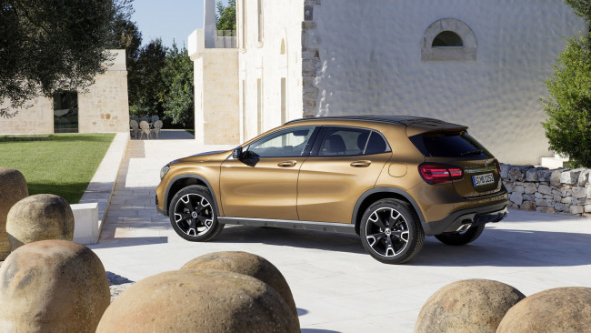 Обои картинки фото mercedes-benz gla 220d 4matic 2018, автомобили, выставки и уличные фото, 220d, 2018, 4matic, gla, mercedes-benz