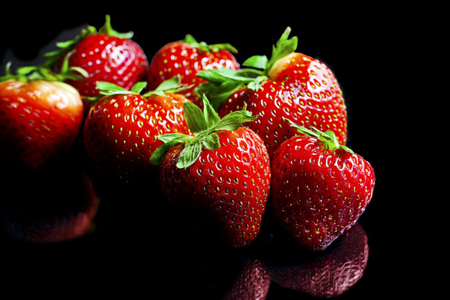Обои картинки фото еда, клубника,  земляника, ягодки
