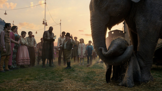 Обои картинки фото dumbo , 2019, кино фильмы, dumbo, тим, бертон, фэнтези, колин, фаррелл, ева, грин, кадры, из, фильма