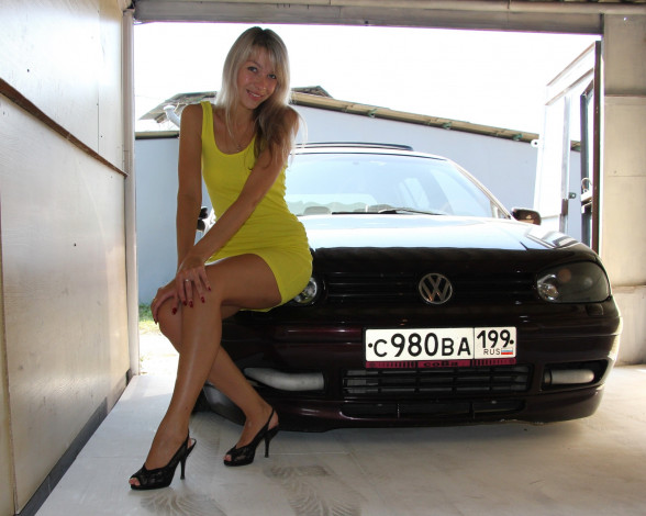 Обои картинки фото автомобили, -авто с девушками, volkswagen, golf