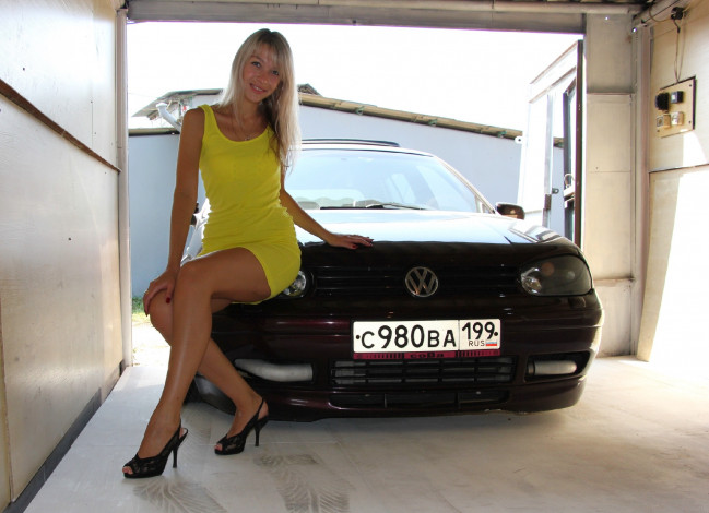 Обои картинки фото автомобили, -авто с девушками, volkswagen, golf