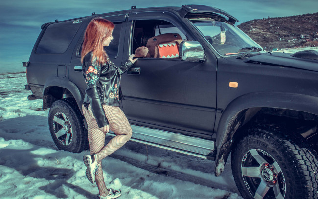 Обои картинки фото автомобили, -авто с девушками, toyota, hilux, surf