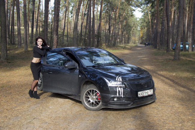 Обои картинки фото автомобили, -авто с девушками, chevrolet, cruze