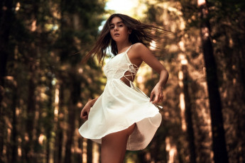 Картинка девушки -+брюнетки +шатенки шатенка белое платье мини