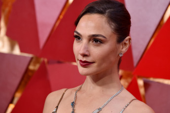 Картинка девушки gal+gadot актриса лицо украшения