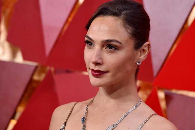 Обои картинки фото девушки, gal gadot, актриса, лицо, украшения