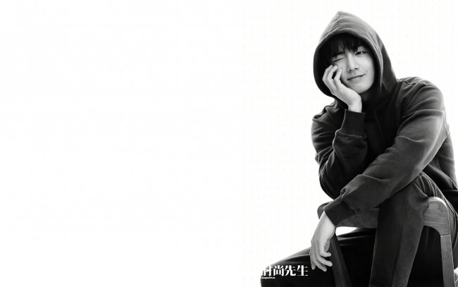 Обои картинки фото мужчины, xiao zhan, актер, толстовка, капюшон, стул