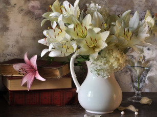 Картинка цветы букеты композиции книги кувшин лилии