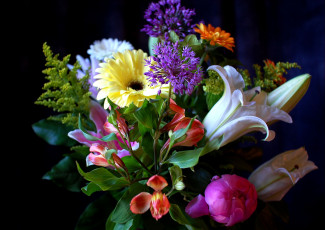 Картинка цветы букеты композиции герберы лилии бутон