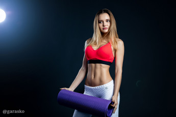 Картинка спорт фитнес занимается фитнесом девушка спортивная