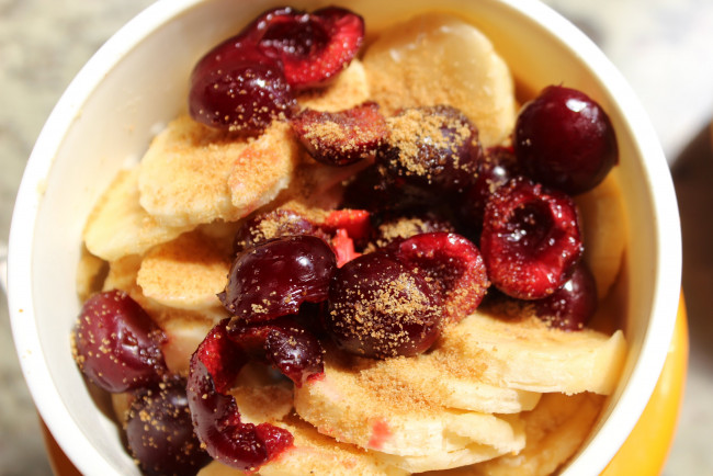 Обои картинки фото еда, мороженое,  десерты, вишня, десерт, лакомство