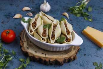 Картинка еда макароны +макаронные+блюда сыр ракушки помидоры начинка