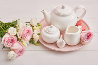 Картинка разное посуда +столовые+приборы +кухонная+утварь цветы букет розы фон