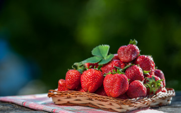 Картинка еда клубника +земляника ягоды корзиночка