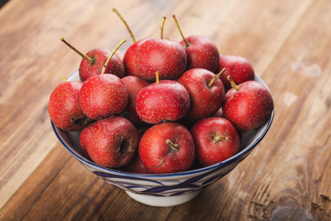 Обои картинки фото еда, яблоки, фрукт, чашка