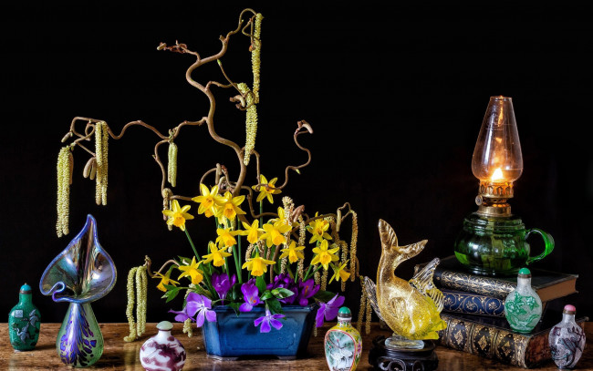 Обои картинки фото цветы, букеты,  композиции, лампа, нарциссы, букет