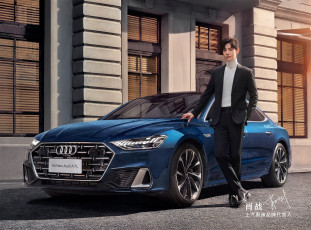 Картинка мужчины xiao+zhan актер костюм водолазка ауди машина синяя здание