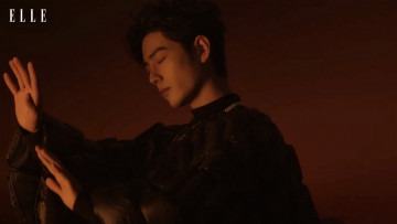 Картинка мужчины xiao+zhan актер пончо жест