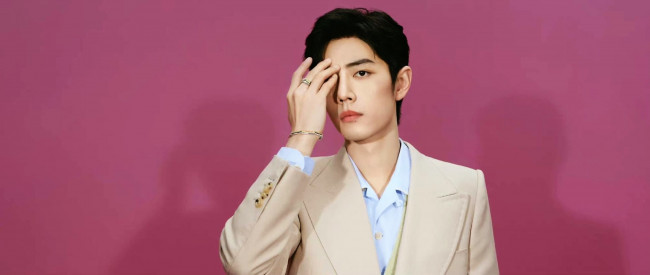 Обои картинки фото мужчины, xiao zhan, актер, пиджак, украшения