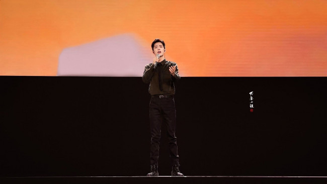 Обои картинки фото мужчины, xiao zhan, актер, сцена, песня