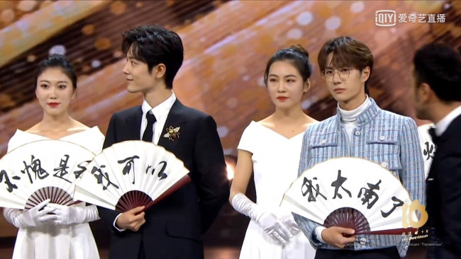 Обои картинки фото разное, знаменитости, ван, ибо, сяо, чжань, девушки, веера, сцена