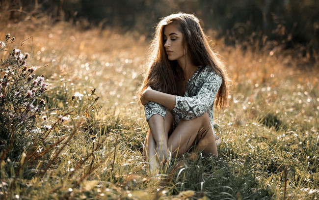 Обои картинки фото девушки, - брюнетки,  шатенки, шатенка, платье, трава, ксения, морозова