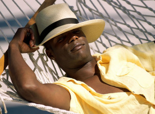 Картинка мужчины tyson+beckford рубашка шляпа гамак