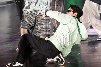 Картинка мужчины wang+yi+bo куртка очки команда танец