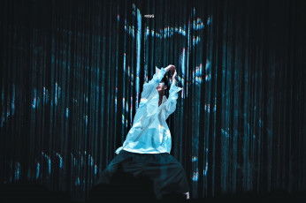 Картинка мужчины wang+yi+bo танец рубашка штаны шторы