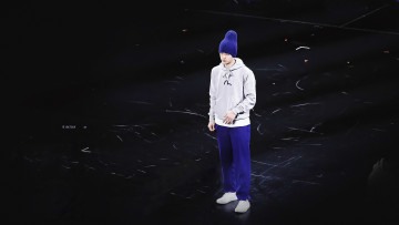 Картинка мужчины wang+yi+bo актер танцор шапка