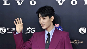 Картинка мужчины xiao+zhan актер пиджак галстук жест