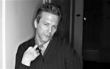 Картинка мужчины mickey+rourke актер ключ кофта