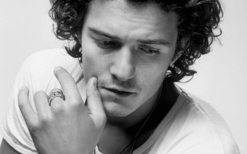 обоя мужчины, orlando bloom, актер, лицо, кольцо, футболка