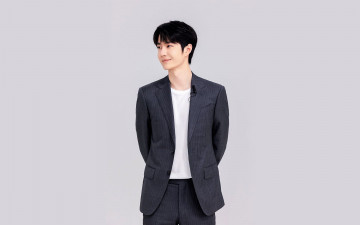 Картинка мужчины wang+yi+bo актер костюм