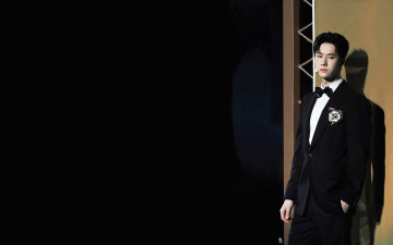 Картинка мужчины wang+yi+bo актер костюм панно