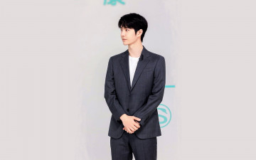 Картинка мужчины wang+yi+bo актер пиджак взгляд