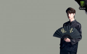 Картинка мужчины wang+yi+bo актер веер