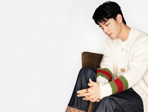 Обои картинки фото мужчины, xiao zhan, актер, свитер, джинсы
