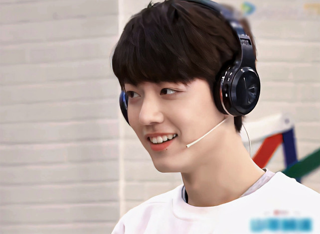 Обои картинки фото мужчины, xiao zhan, актер, лицо, наушники