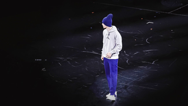 Обои картинки фото мужчины, wang yi bo, актер, танцор, шапка