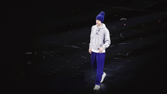 Обои картинки фото мужчины, wang yi bo, актер, танцор, шапка