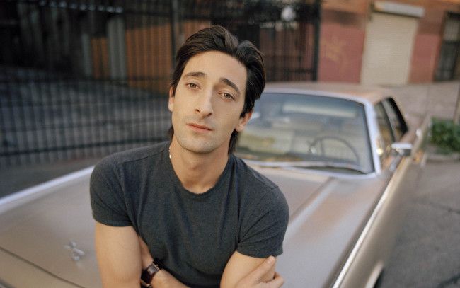 Обои картинки фото мужчины, adrien brody, актер, машина