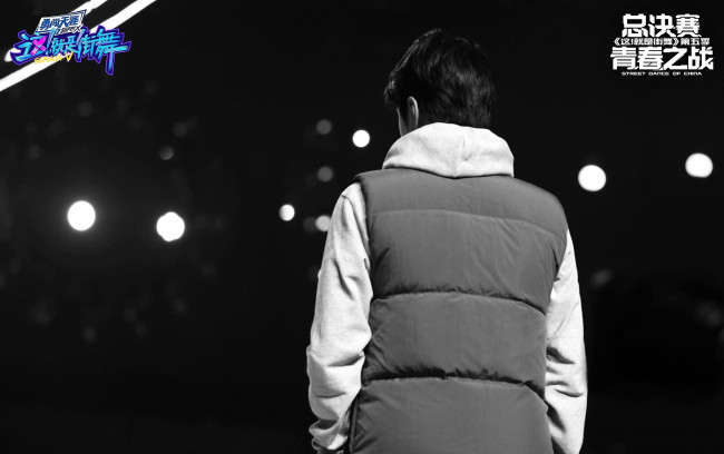 Обои картинки фото мужчины, wang yi bo, актер, танцор, жилетка