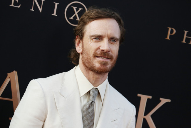 Обои картинки фото michael fassbender, мужчины, актер, костюм, галстук