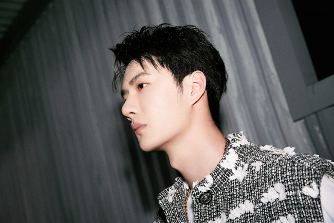 Обои картинки фото мужчины, wang yi bo, актер, лицо, жилет