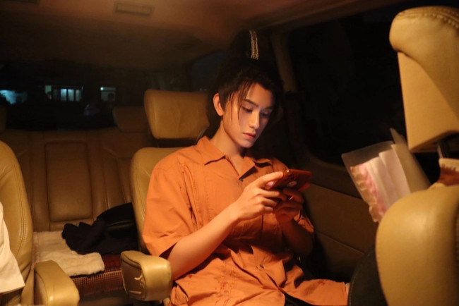 Обои картинки фото мужчины, zhu zanjin, актер, рубашка, машина