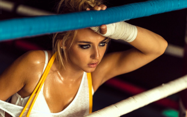 Обои картинки фото lea benattia, девушки, блондинка, лицо, бинты, ринг