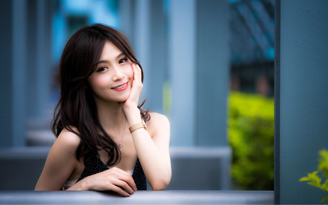 Обои картинки фото девушки, - азиатки, шатенка, лицо, колонны