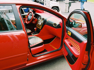 Картинка выставка ленэкспо автомобили интерьеры